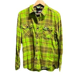Street Fighter Middle of Beyond Green Plaid Mens Casual Button Down Shirt Size M